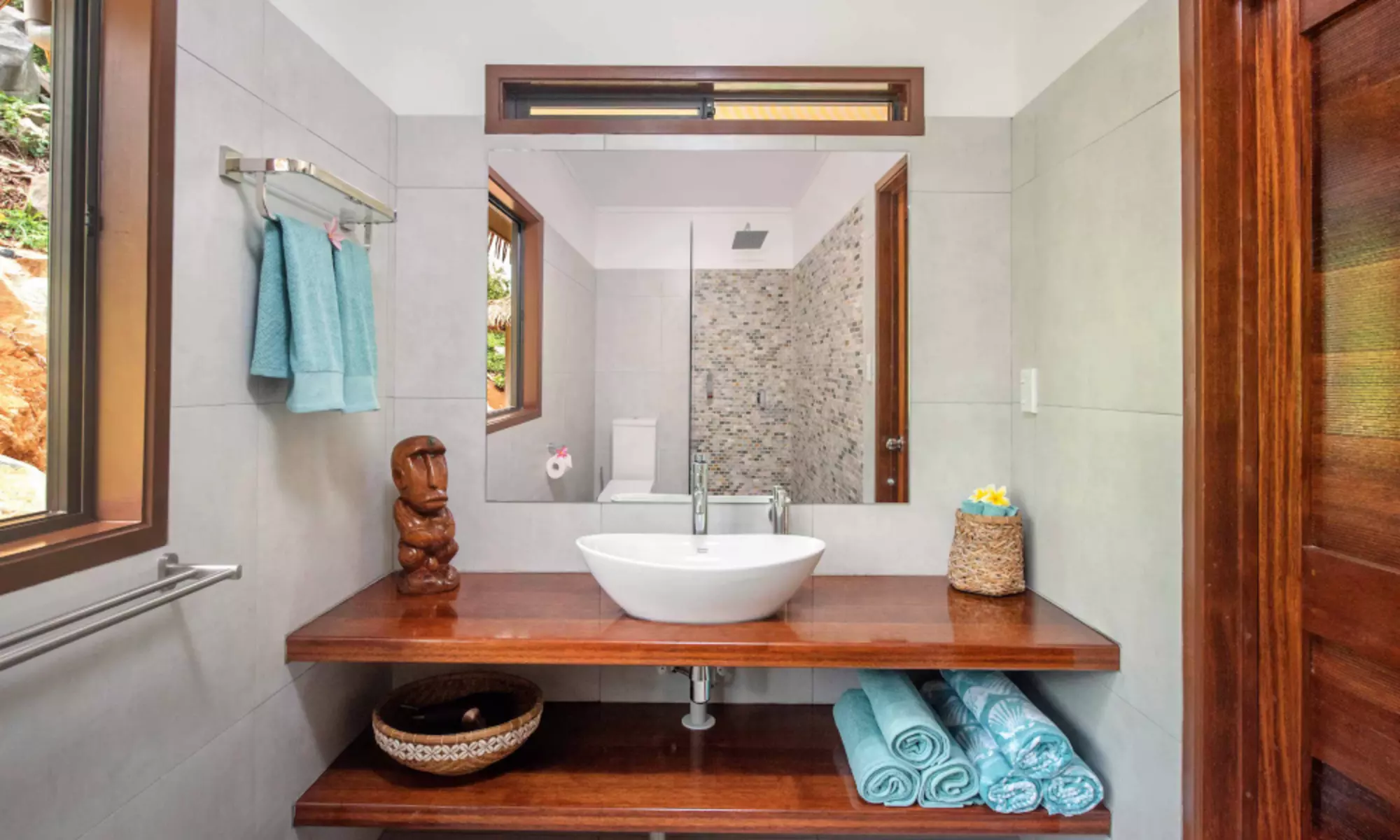 Rainbow villas Luxury accommodation Rarotonga bathroom